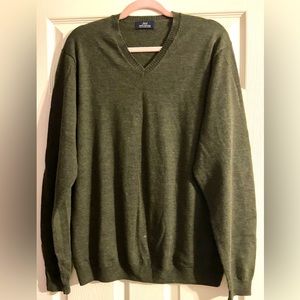 Brooks Brothers V neck sweater size L.